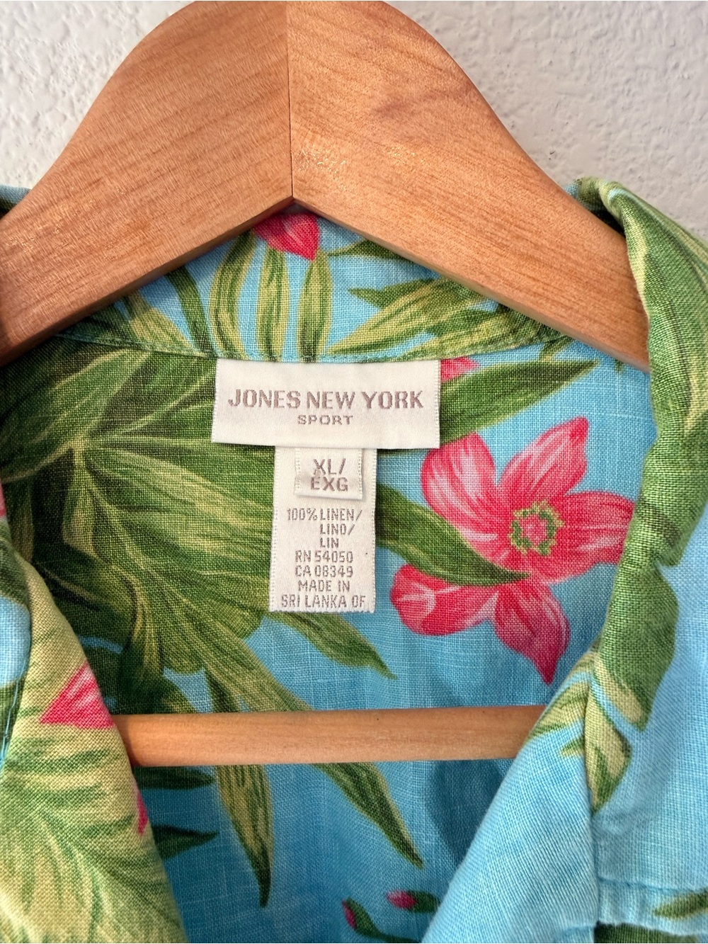 JONES NEW YORK Tropical Floral Linen Short-Sleeve Shirt - Picture 3 of 3